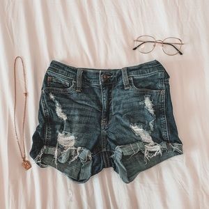 hollister jean shorts!